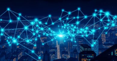 Pulsująca bioluminescencyjna sieć neuronowa z kodem Python w futurystycznym mieście, reprezentująca zaawansowaną analitykę danych AI.