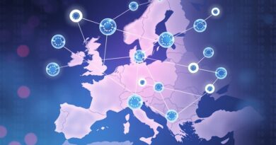 Świecąca sieć danych (orby z flagami UE) nad mapą Europy, symbolizująca europejską suwerenność danych w chmurze AI.