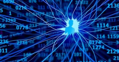 Abstrakcja danych w chłodnych barwach, pęknięcie i duch, symbolizująca wyciek i phishing.