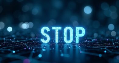 Świecący napis "STOP" na tle abstrakcyjnej sieci, sugerujący przejęcie kontroli nad systemem autonomicznym.