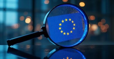Unia Europejska w szkle powiększającym nad logo ChatGPT.
