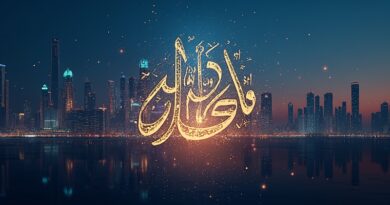 Starożytna arabska kaligrafia przechodząca w kod binarny nad futurystycznym Rijadem o zmierzchu.