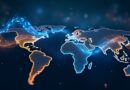 Lśniący cyfrowy łańcuch z niebieskich i złotych danych nad mapą globalnego handlu