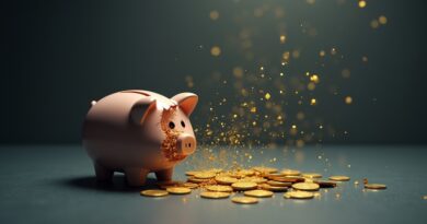 Rozbita skarbonka, złote monety zamieniające się w kod, finansowa zmiana.